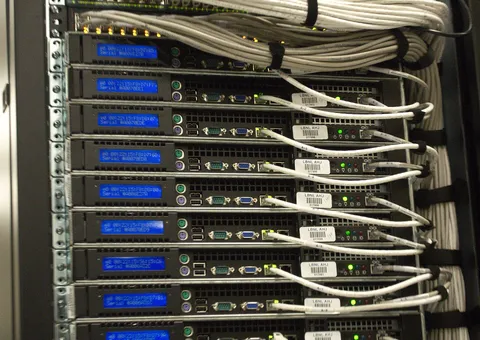 Cabled servers in a data-centre rack